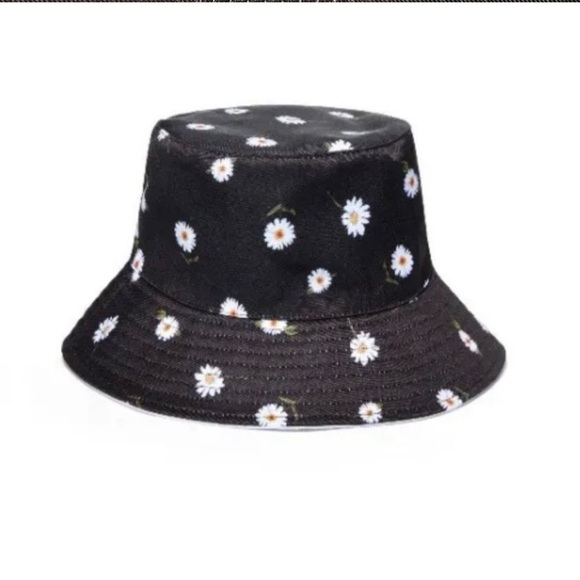 Alice + Olivia Reversible Daisy Print Bucket Hat - Picture 5 of 13
